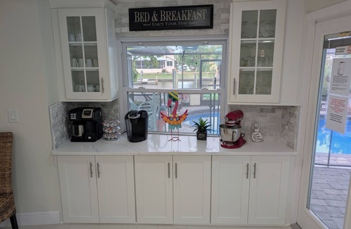 Apollo Beach House | Luxury Palm Tree Two/3 KING BEDS, Put Put golf, HEATED pool, 7 person hot tub
