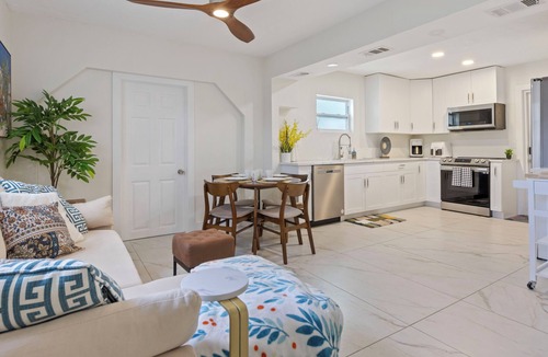 Riviera Bay House | Luxury Pool/KING Bed/Modern/Cozy St. Pete Tampa Beach Getaway