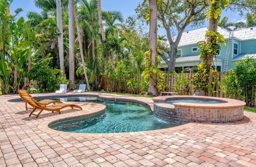 McGregor House | Luxury Pool & Spa Home near Beachs and Downtown. Enjoy fruit trees on property.