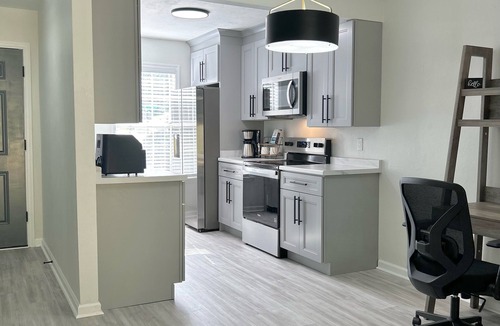 Tallahassee House | LUXURY RENOVATED TOWNHOUSE CLOSE I-10