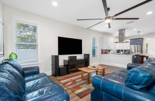 Riverside Heights House | Luxury Retreat Hot Tub Private Fenced Yard