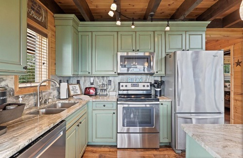 Sevierville Cabin | Luxury Retreat, Unobstructed Panoramic View, Central Location,Hot Tub, EV,Arcade