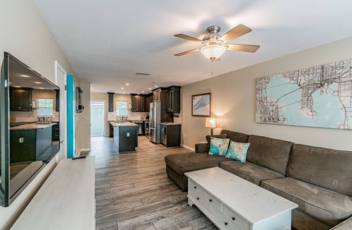 Courier City - Oscawana Condo | ★LUXURY RETREAT★ Walk to Hyde Park, SOHO, Bayshore