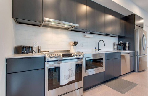 North Capitol Apartment | Luxury Riverfront 3BR | Walk to Nissan Stadium & Broadway | Private Garage