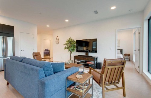 North Capitol Apartment | Luxury Riverfront 3BR | Walk to Nissan Stadium & Broadway | Private Garage
