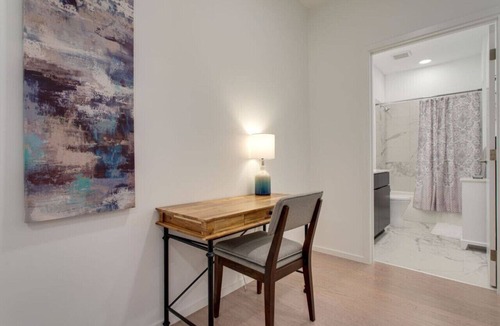 North Capitol Apartment | Luxury Riverfront 3BR | Walk to Nissan Stadium & Broadway | Private Garage