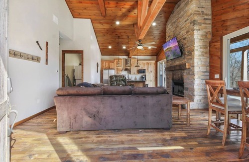 Westview Cabin | Luxury Rustic Cabin! Over 160 Acres w/trails