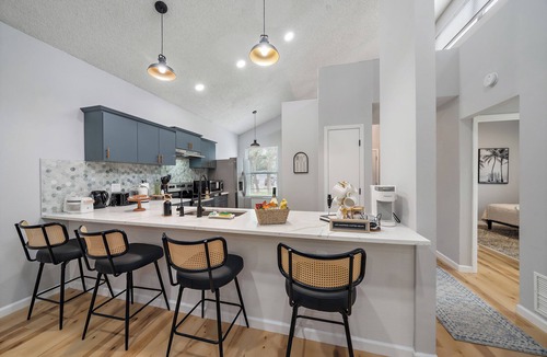 Vamo House | Luxury-Sietsa Key Beach Home Away from Home