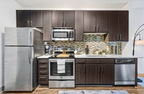West End Apartment | Luxury Studio with Balcony and Makeup Room