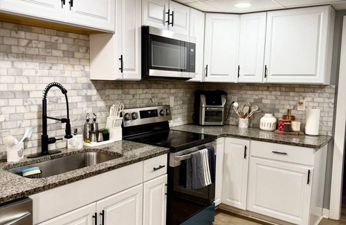 Lawrenceville House | Luxury Suite - Pool & Playground - Pets -Events
