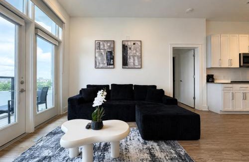Second Ward Apartment | Luxury Uptown Charlotte 2BR Rooftop Pool Gym & Skyline Views