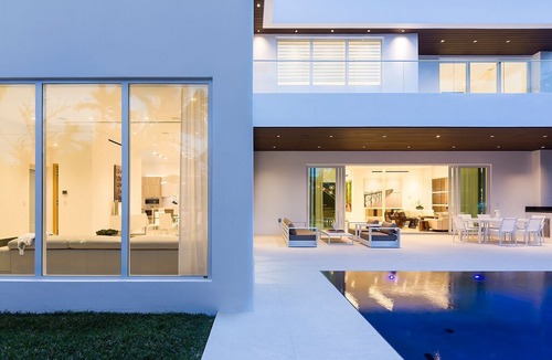 Surfside Villa | Luxury Villa with Pool&Jacuzzi, 8Bedrooms, BRAND NEW LISTING! Fits 16 Guest