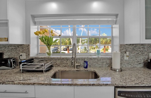 Pompano Isles House | Luxury Water Front, Heated Pool & Jacuzzi, 5br
