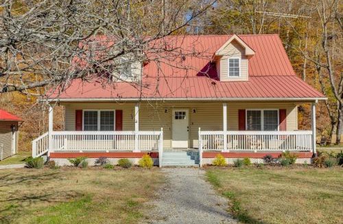Hickman House | Lyles Peaceful Creekside Home: Hot Tub & Fire Pit