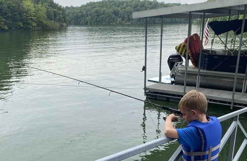 Lynchburg House | LYNCHBURG LAKEHOUSE. TIMS FORD LAKE. HOT TUB.