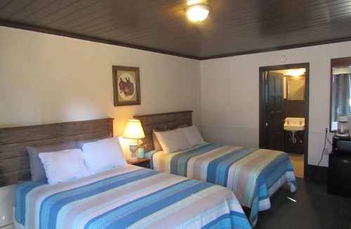 Almo Hotel | Lynnhurst Resort Motel #6 - Dog Friendly - Jet ski Rentals on Site