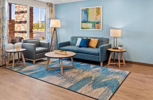Greenville - Spartanburg Hotel | Made for Memorable Stays! 2 Units, Pets Are Welcome, Free Parking!