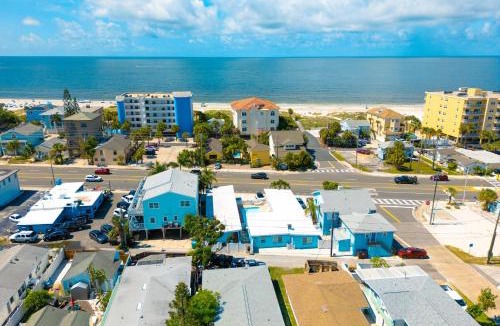 Madeira Beach Apartment | Madeira Beach Studio Walk to Johns Pass!