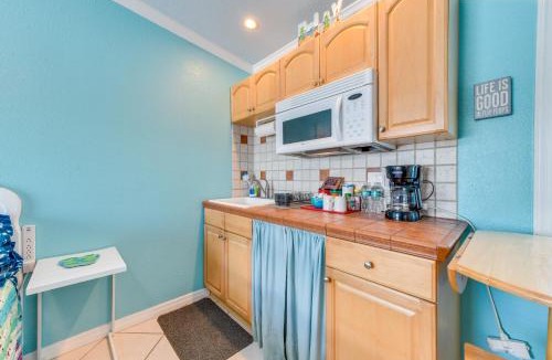 Madeira Beach Apartment | Madeira Beach Studio Walk to Johns Pass!