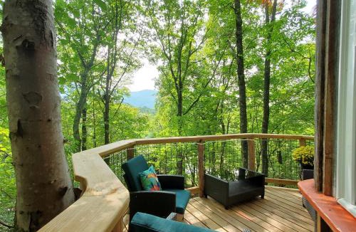 Copperhill House | Magical Treehouse Mountain Views Dog Friendly