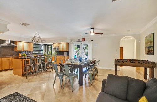 South Lake Villa | Magnificent Villa by Lake near Hollywood Beach