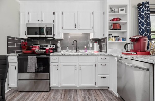 Statesville Apartment | Magnolia Apt 618 — King suite w/quality amenities, comfort & convenience