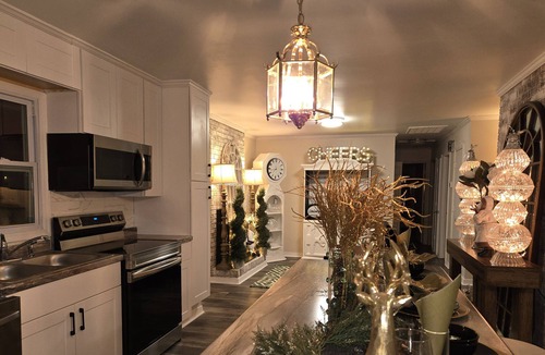 Summerfield House | MAGNOLIA Charming 2-bedroom farmhouse in lovely Summerfield, NC with AC, WiFi.