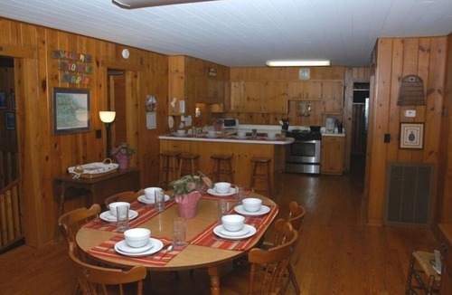 Groveoak Cabin | Main Channel, 47' Hdtv, Wifi, & Pool Table