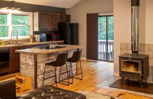 Gerton House | Majestic Cabin | Modern, Hot Tub, & Game Room