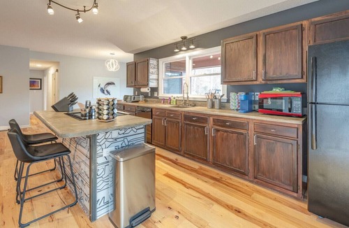 Gerton House | Majestic Cabin | Modern, Hot Tub, & Game Room