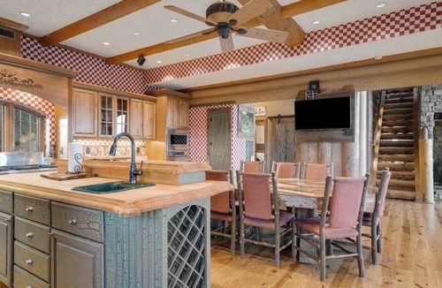 Morganton House | Majestic Lodge Retreat