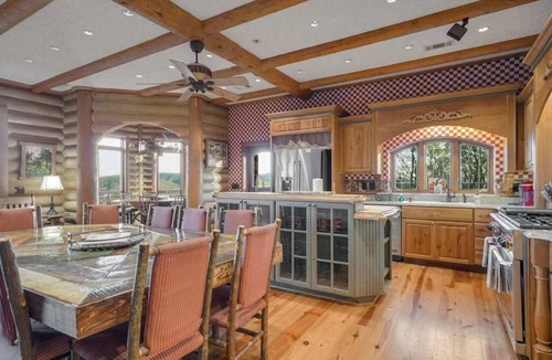 Morganton House | Majestic Lodge Retreat