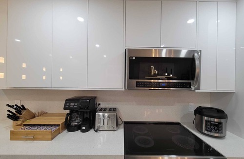 Golden Glades Villa | Majestic Miami Villa/Beaches/12Bds/HEATED POOL/Jacuzzi/GAME ROOM/BBQ/Wifi