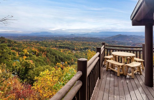 Sevierville House | Majestic Views | Smoky Mtn Romance | Ultimate Honeymoon Cabin Near Pigeon Forge