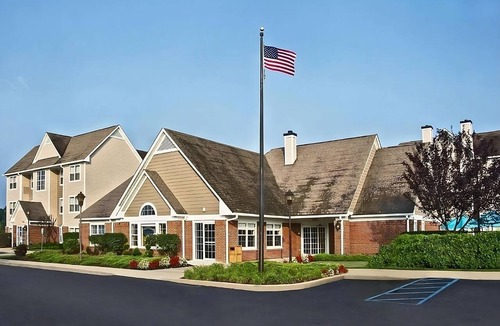Charleston Hotel | Make Your Trip More Enjoyable! w/Pool, Near Capitol Complex Monument Park
