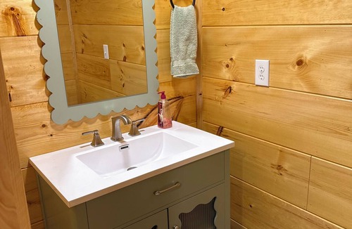 Woodbine Apartment | Mamaw Berta’s near Cumberland Falls and Laurel Lake