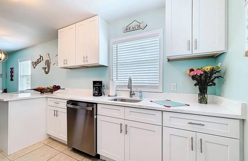 Englewood Cottage | Manasota Beachfront Retreat 3