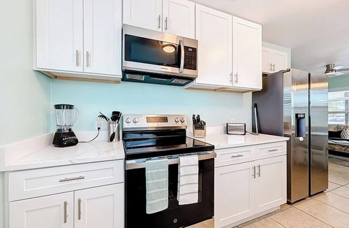 Englewood Cottage | Manasota Beachfront Retreat 3