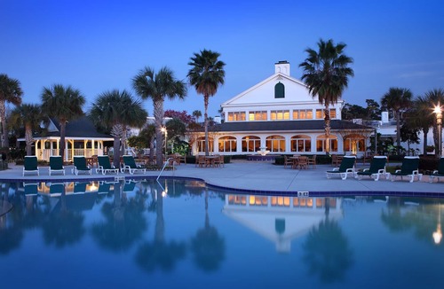 Crystal River House | Manatee Encounter! Near Three Sister Springs! Free Parking, Pool!