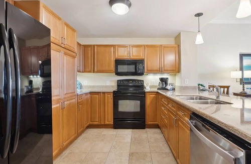 Myrtle Beach Hotel | Marina Inn at Grande Dunes 2BR Suite by RedAwning