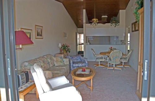 Marco Island Condo | Mariner Complex, Building 1 nAcross from Residents Beach