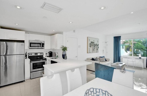 West Avenue Apartment | Maritime Suite 2BD/2BA South Beach Villa Monaco