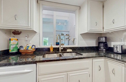 Sea Pines Condo | Marsh-view Harbour Town condo w/shared pool - close to shops & restaurants