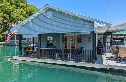 Big Creek House | MarshMellow Floating House @ Whitman Hollow Marina- Norris Lake