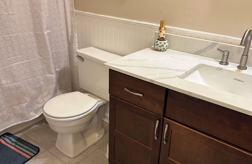 Fayetteville House | Marvelous ROOM FOR RENT SHARED-BATHROOM house with AC in Fayetteville