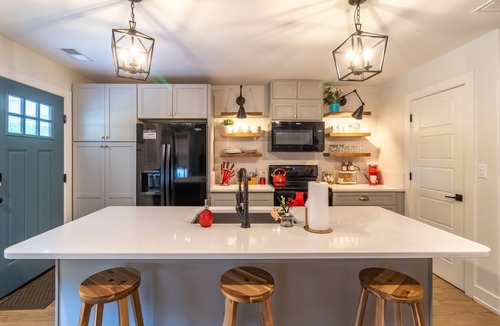 Cooper-Young Historic District House | Massive 4 houses on one property perfect for family reunion and weddings