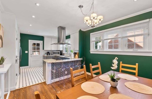 Del Ray House | Massive 5BR Historic CozySuites House