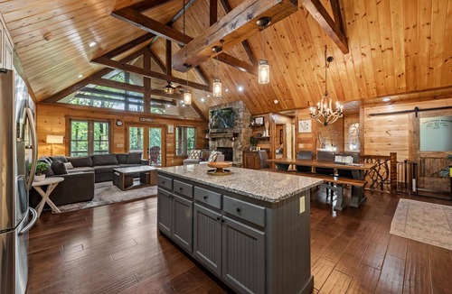 Cherry Log Cabin | Meadow Creek Retreat - Family Friendly | Rustic Modern | Hot Tub