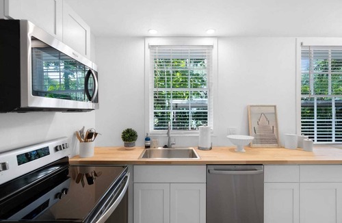 Southwest Coconut Grove House | Memory Lane, Cozy Home with Pool, Lush South Miami