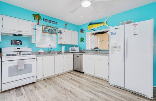 Lenox Park House | Mermaid Manor - Only 1 Bldg from A1A! - 3BR/3BA